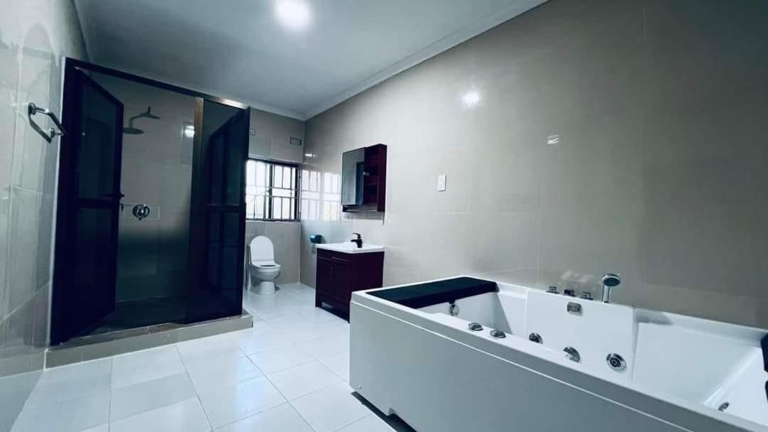 Kasbek Lodge And Tours Lusaka Esterno foto