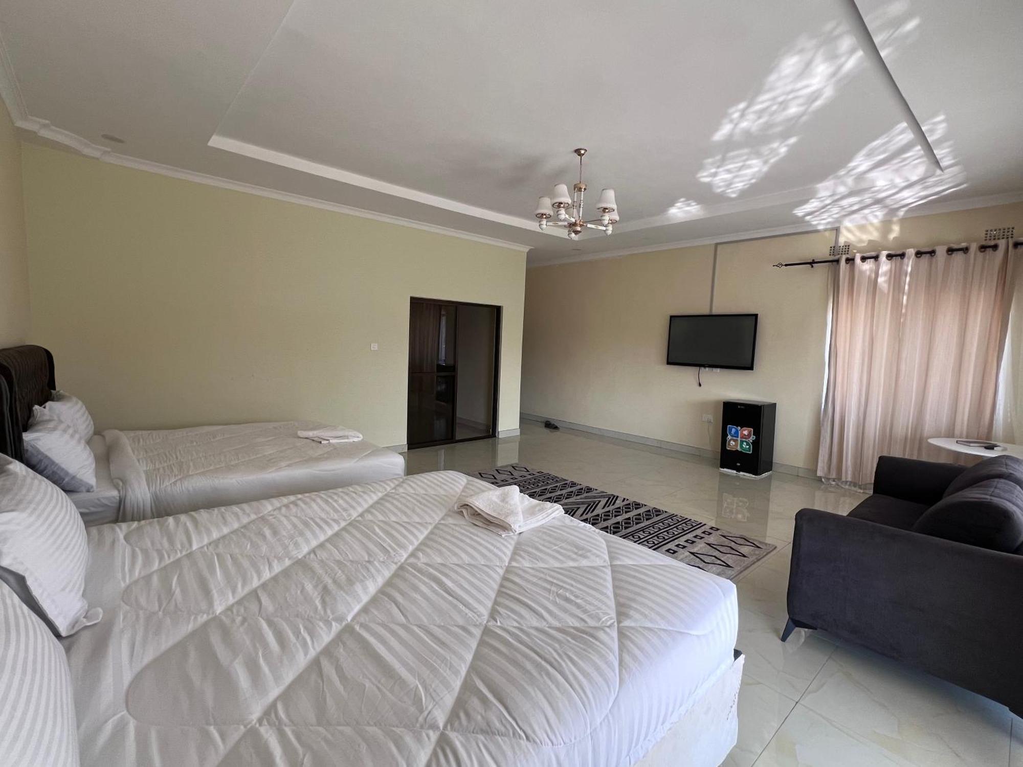 Kasbek Lodge And Tours Lusaka Esterno foto