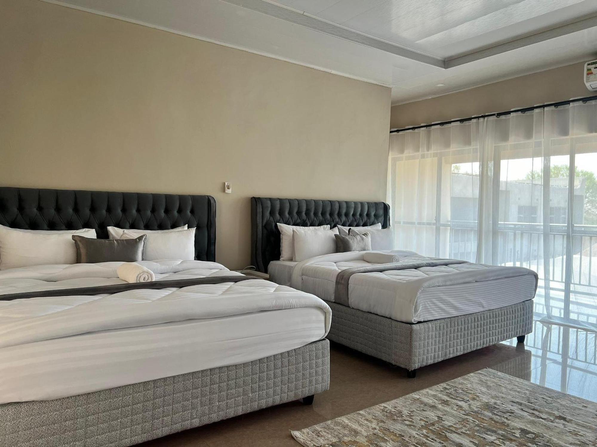Kasbek Lodge And Tours Lusaka Esterno foto